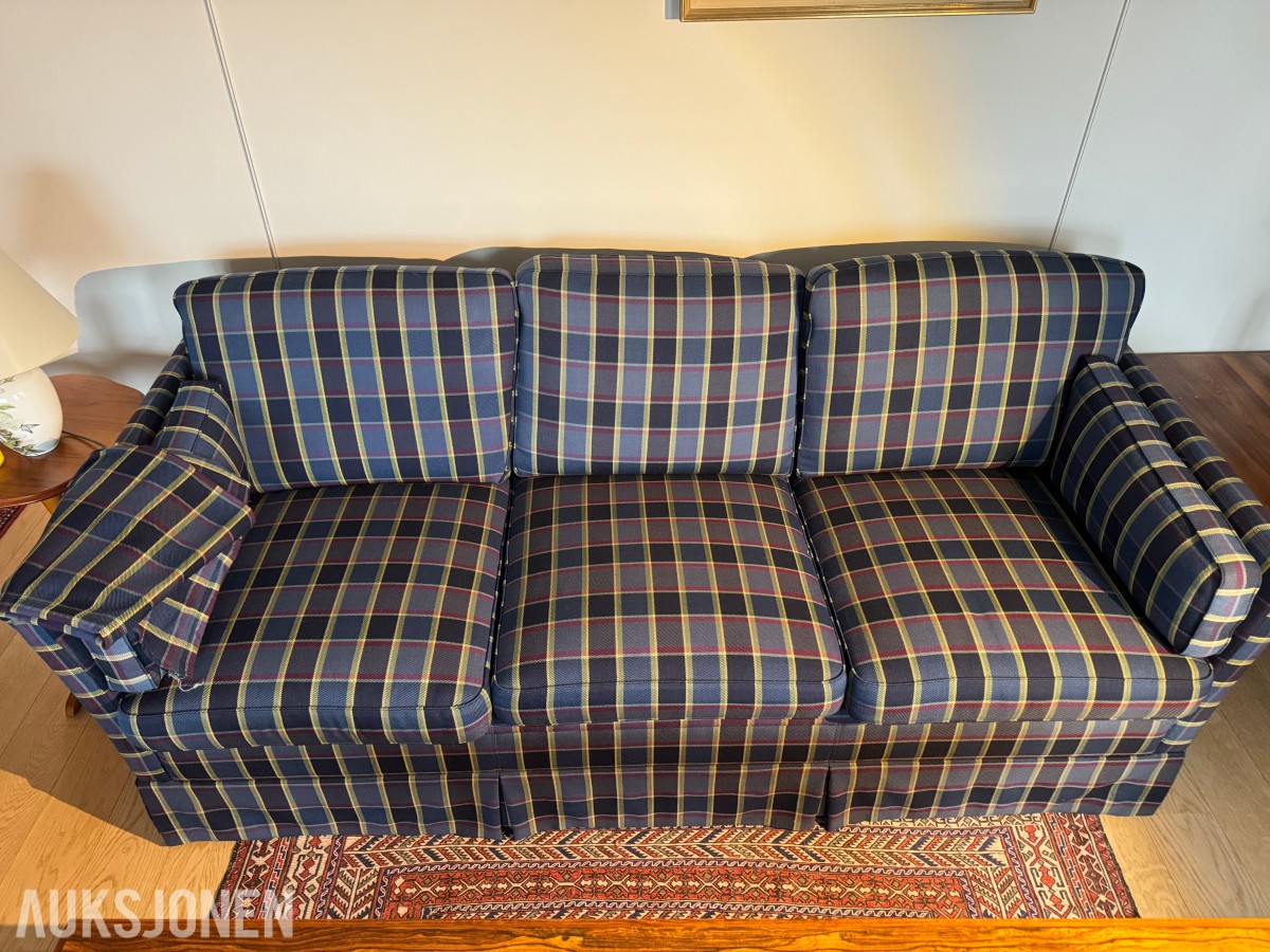 BLÅRUTETE SOFA