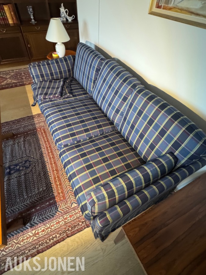 BLÅRUTETE SOFA