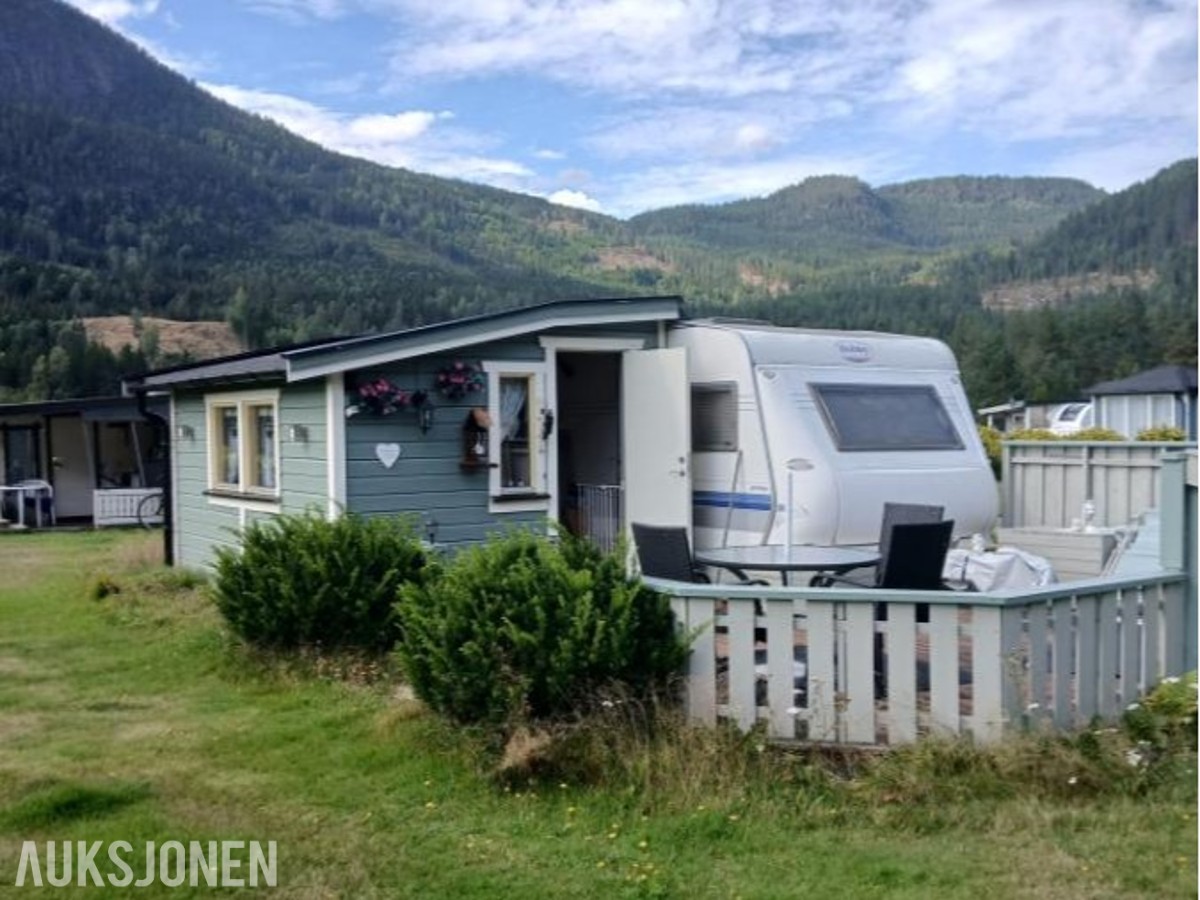 2006 Hobby 560-24H - Campingvogn med spikertelt 