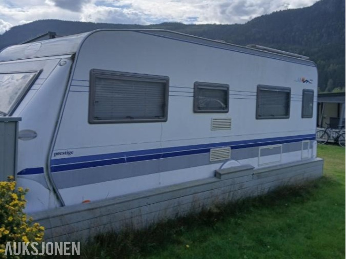 2006 Hobby 560-24H - Campingvogn med spikertelt 