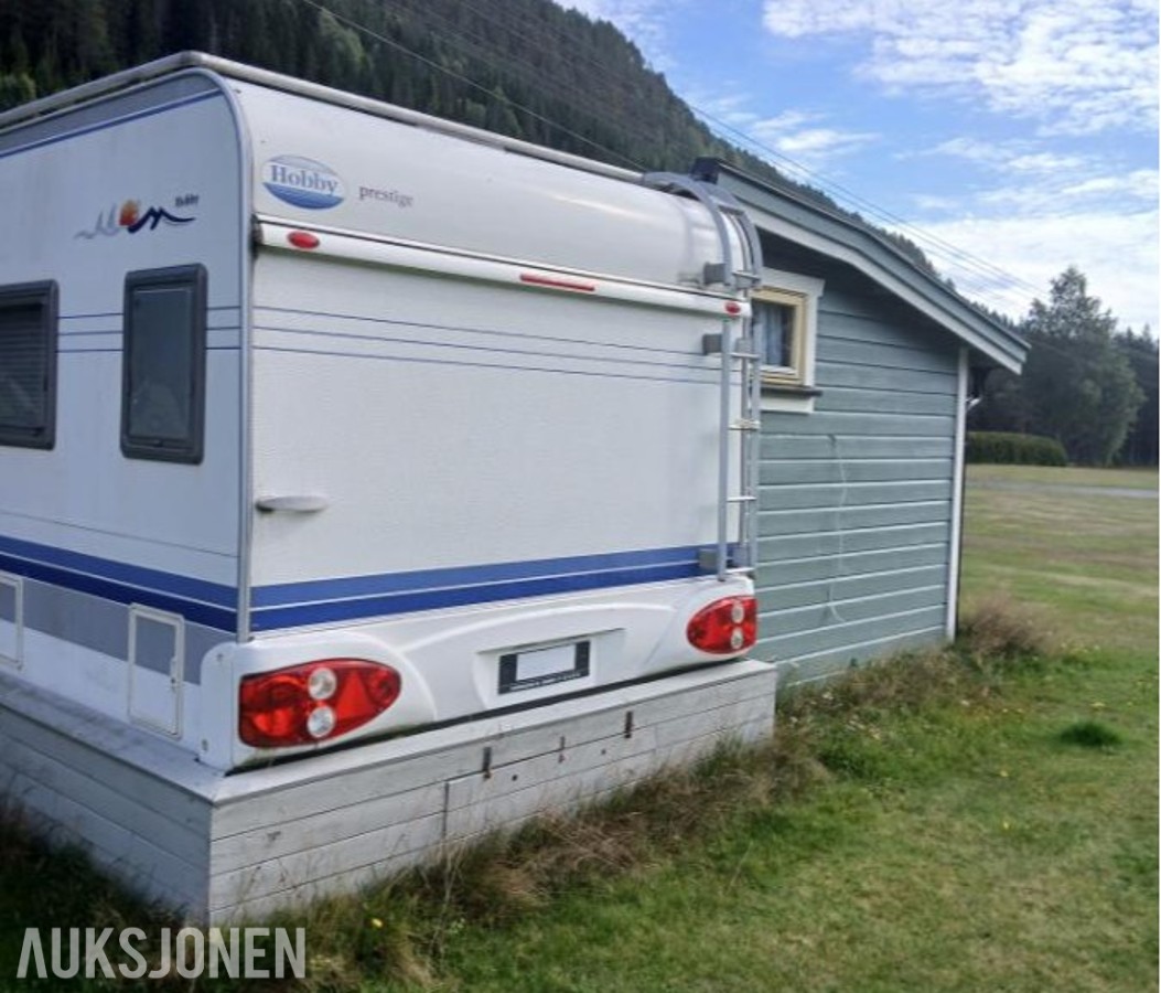 2006 Hobby 560-24H - Campingvogn med spikertelt 