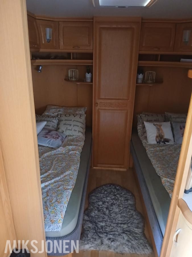 2006 Hobby 560-24H - Campingvogn med spikertelt 
