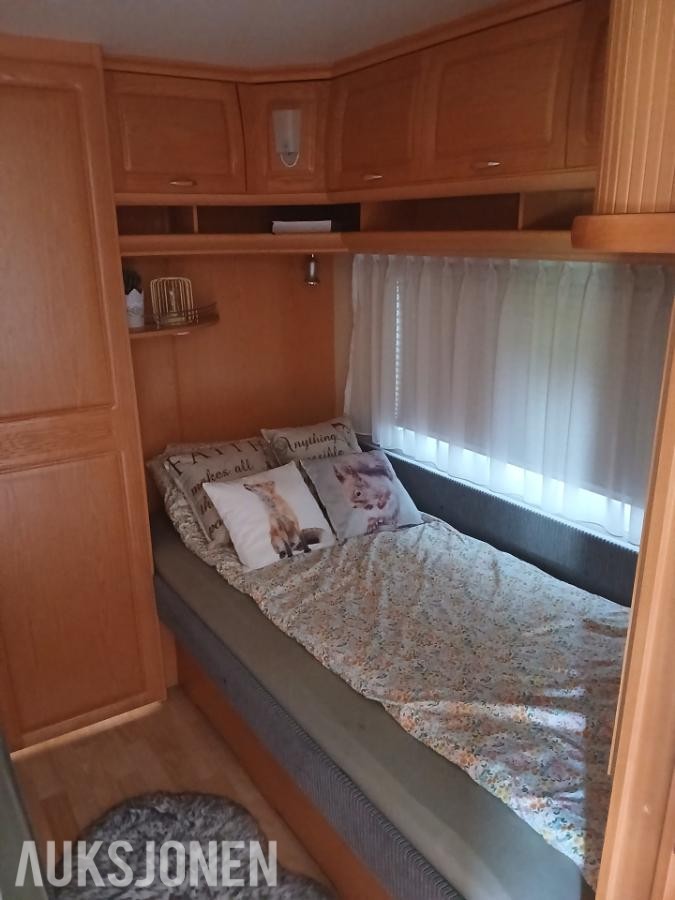 2006 Hobby 560-24H - Campingvogn med spikertelt 