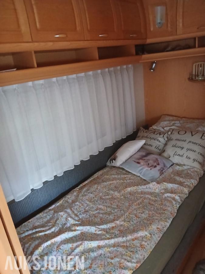 2006 Hobby 560-24H - Campingvogn med spikertelt 