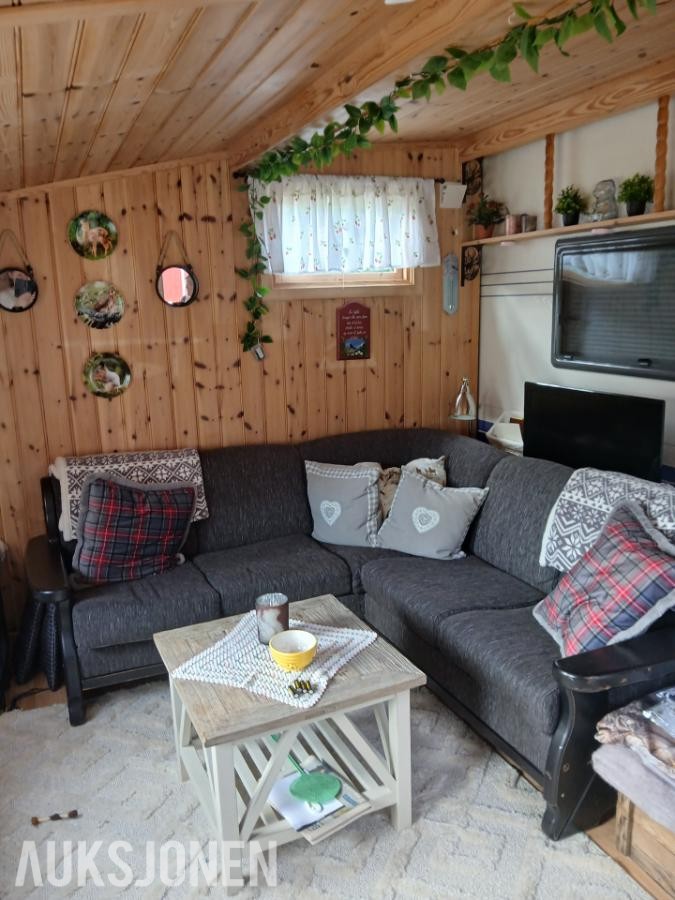2006 Hobby 560-24H - Campingvogn med spikertelt 