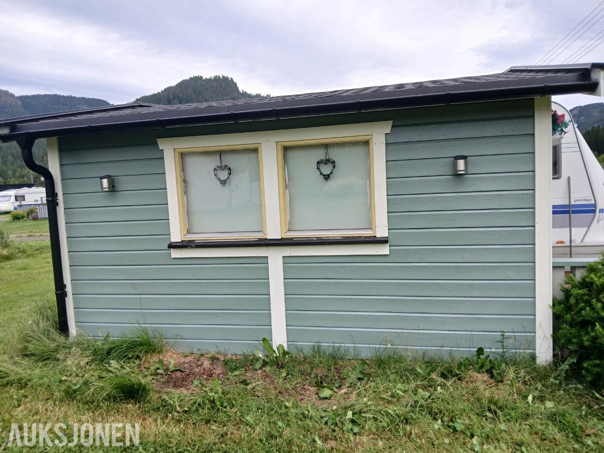 2006 Hobby 560-24H - Campingvogn med spikertelt 