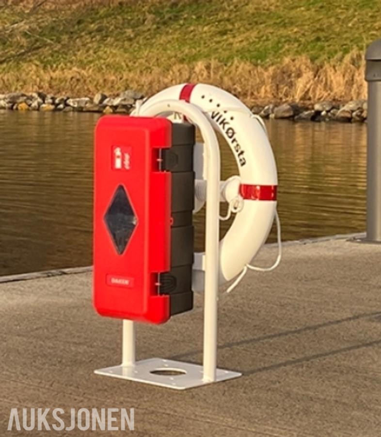 2023 Stativ med livbøye og brannskap