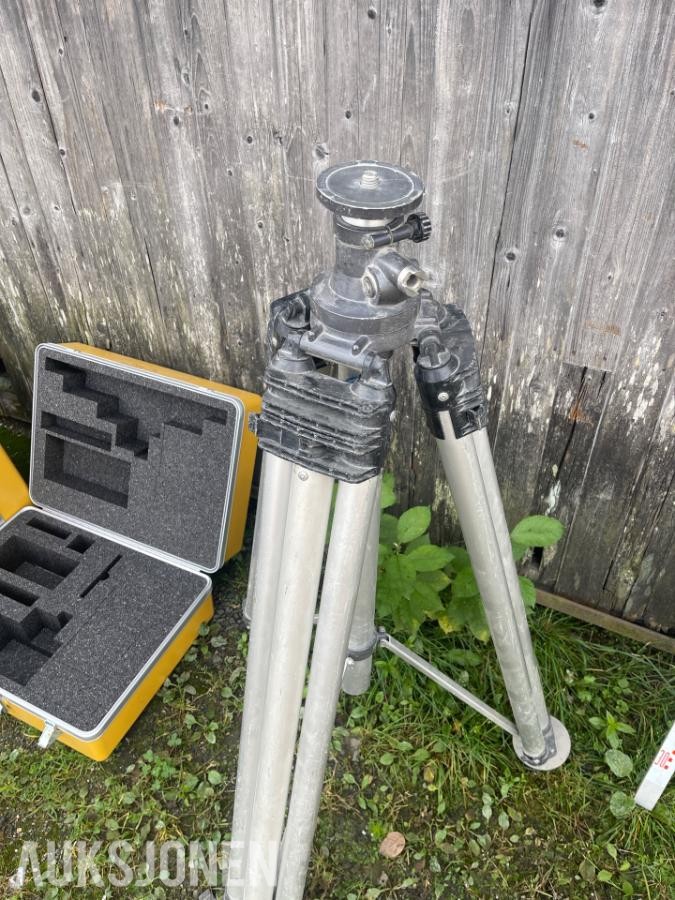 Topcon – Diverse brukt oppmålingsutstyr og tomme bokser