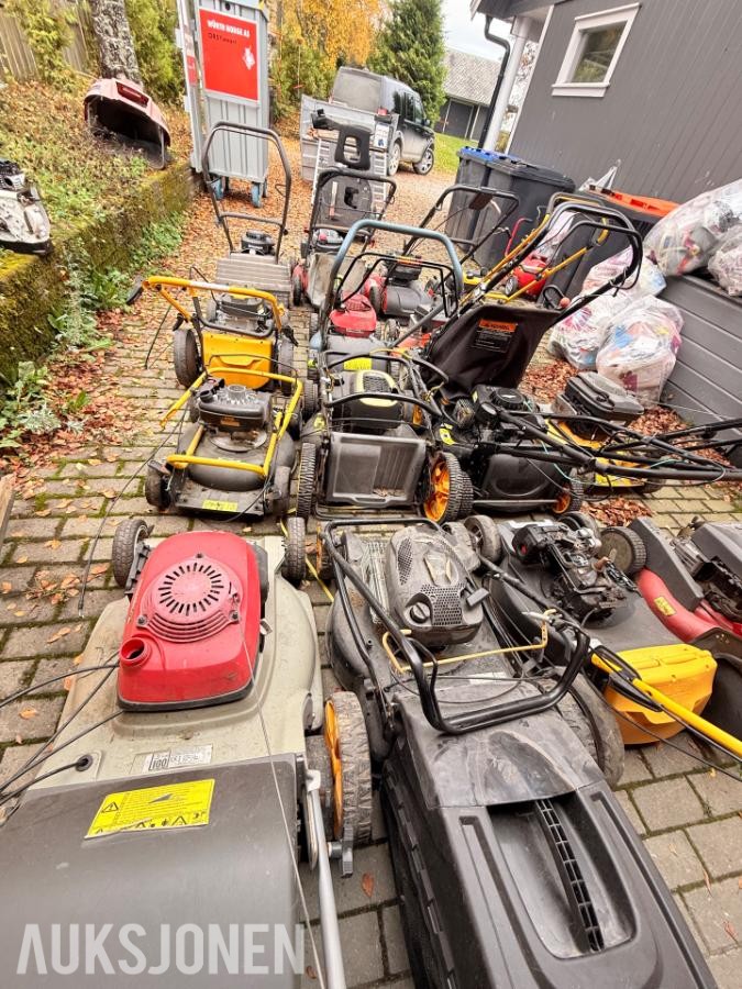Stort lot med diverse gressklippere og rep objekter!