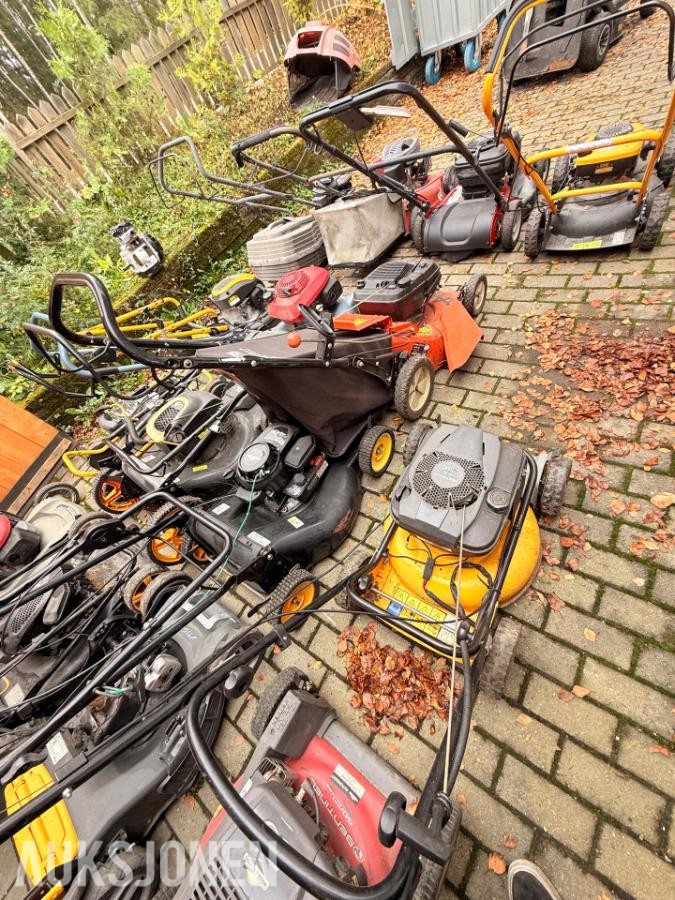 Stort lot med diverse gressklippere og rep objekter!
