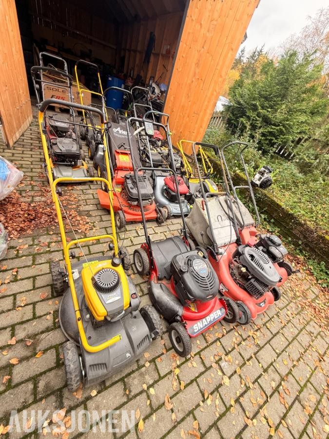 Stort lot med diverse gressklippere og rep objekter!