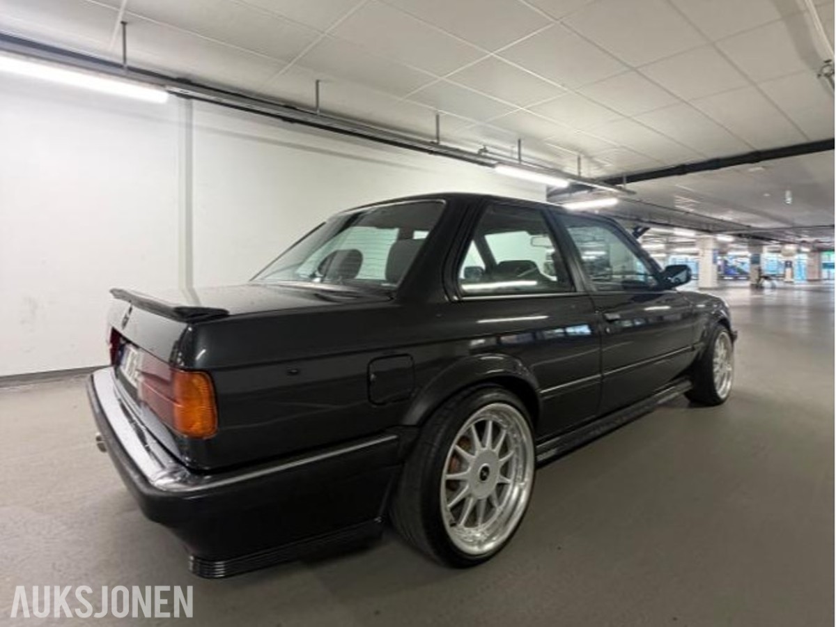 1986 BMW 3-serie 323IA 2.3 134000km Mtech1