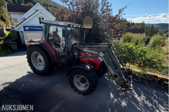2000 Massey Ferguson 4245 Med frontlaster - MVA FRI
