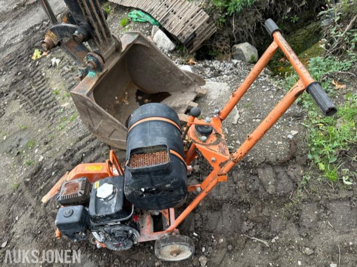 2014 Miksa / Honda MCB-1UBLH asfalt-/betongskjærer – Reparasjonsobjekt