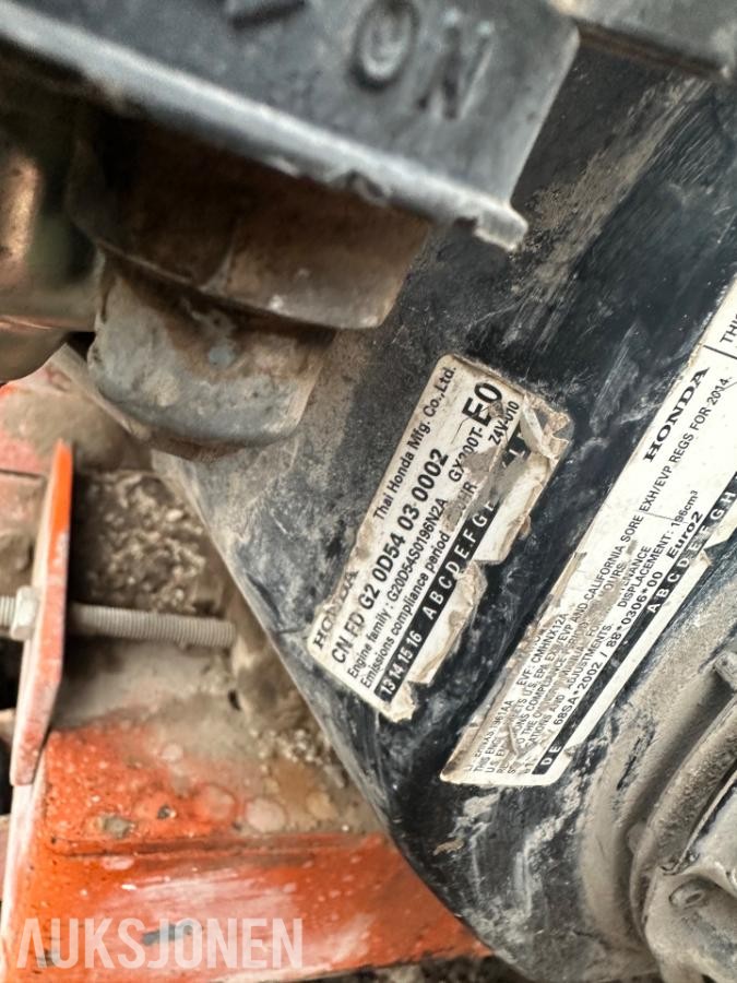 2014 Miksa / Honda MCB-1UBLH asfalt-/betongskjærer – Reparasjonsobjekt