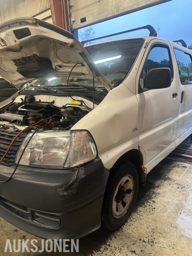 2007 Toyota HiAce 2.5 Diesel 117hk 4WD Reparasjonsobjekt/ Delebil