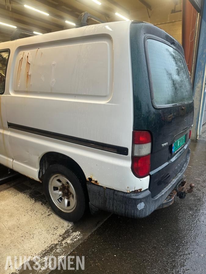 2007 Toyota HiAce 2.5 Diesel 117hk 4WD Reparasjonsobjekt/ Delebil
