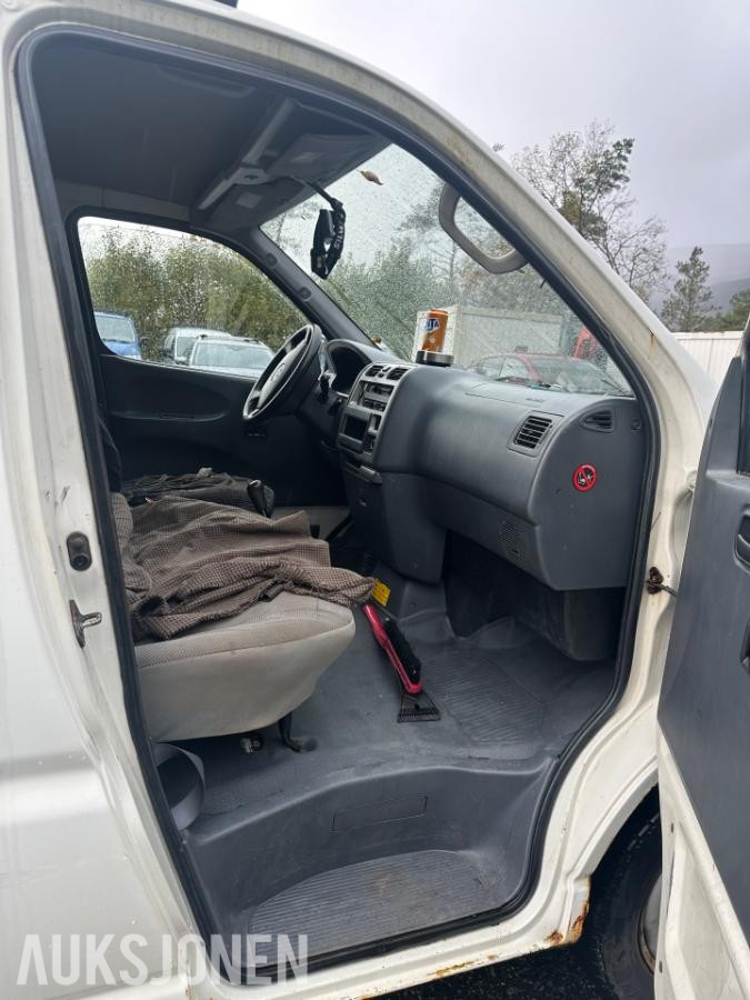 2007 Toyota HiAce 2.5 Diesel 117hk 4WD Reparasjonsobjekt/ Delebil
