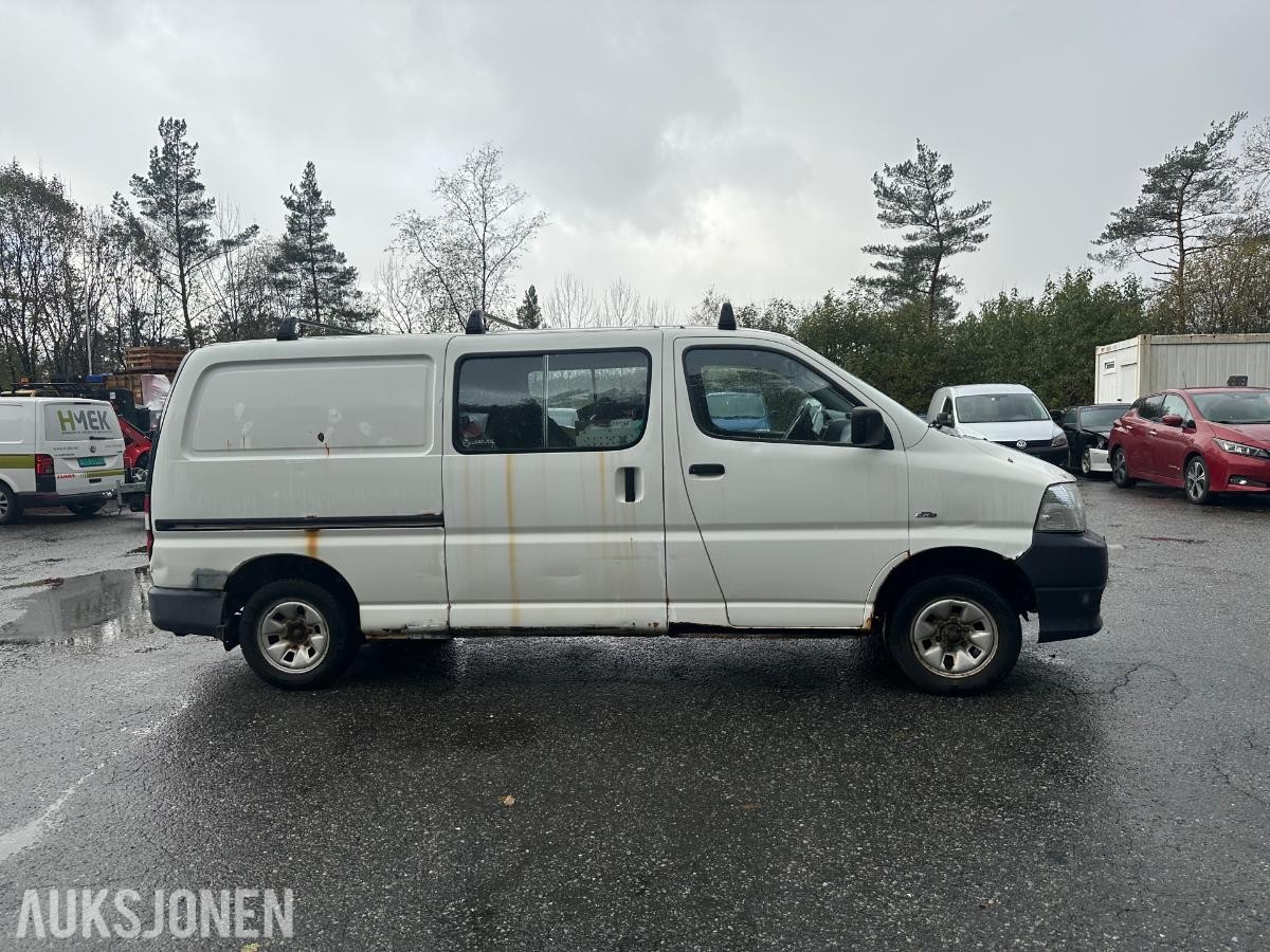 2007 Toyota HiAce 2.5 Diesel 117hk 4WD Reparasjonsobjekt/ Delebil
