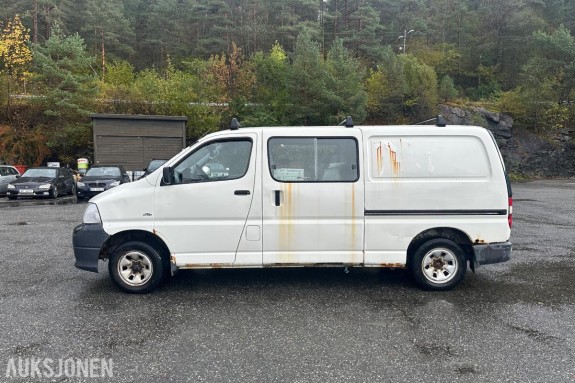 2007 Toyota HiAce 2.5 Diesel 117hk 4WD Reparasjonsobjekt/ Delebil