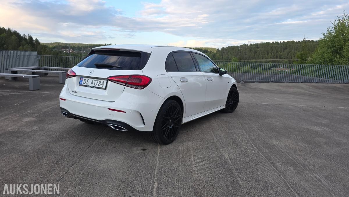 2020 Mercedes-Benz A250e, AMG-Line, Adaptiv cruisekontroll, Ryggekamera