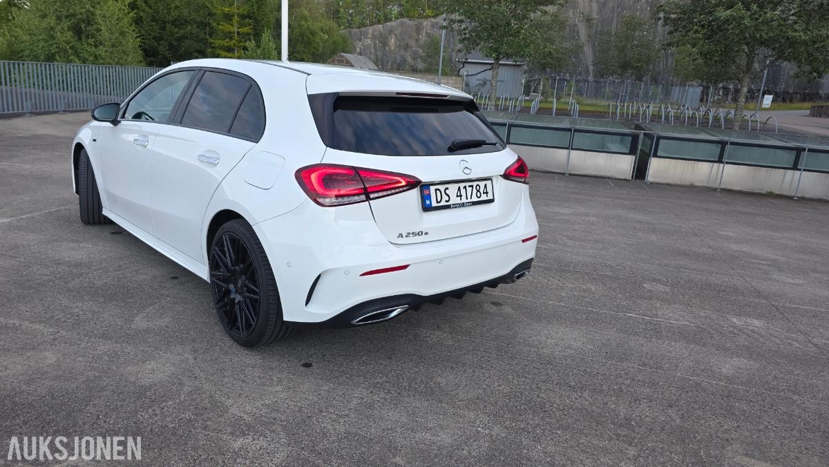2020 Mercedes-Benz A250e, AMG-Line, Adaptiv cruisekontroll, Ryggekamera