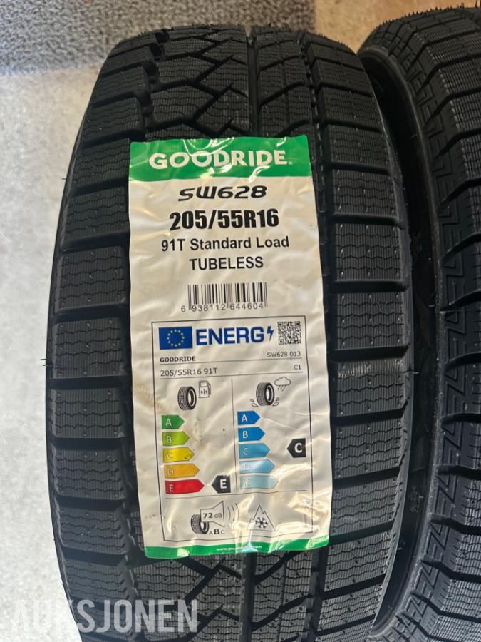 Goodride Piggfrie vinterdekk 205/55 R16, 4 stk
