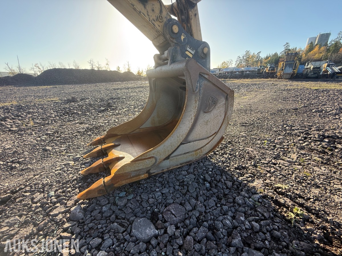 2022 Cat 330 beltegraver med graveskuffe – 1 294 timer