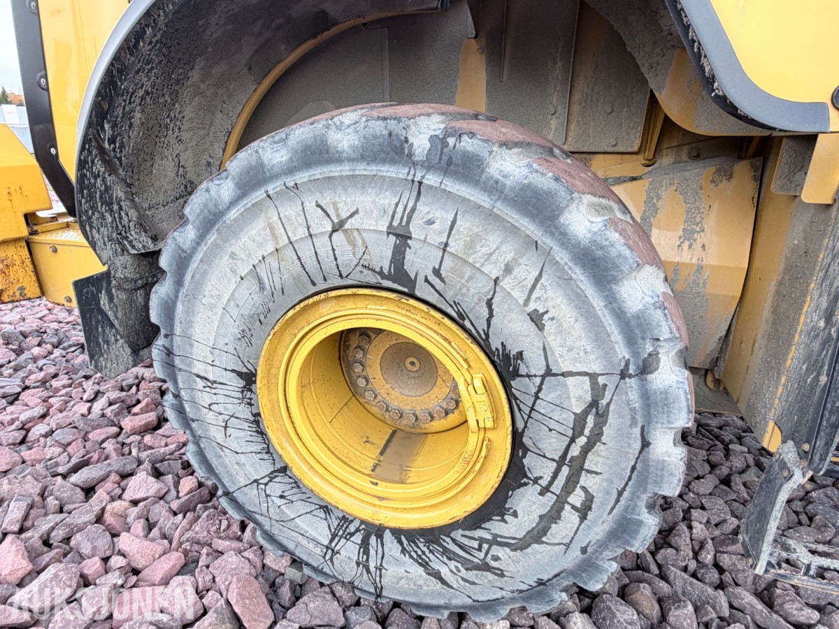 2020 Cat 966M hjullaster m/skuffe – sentralsmøring – vekt m/skriver – joystick-styring