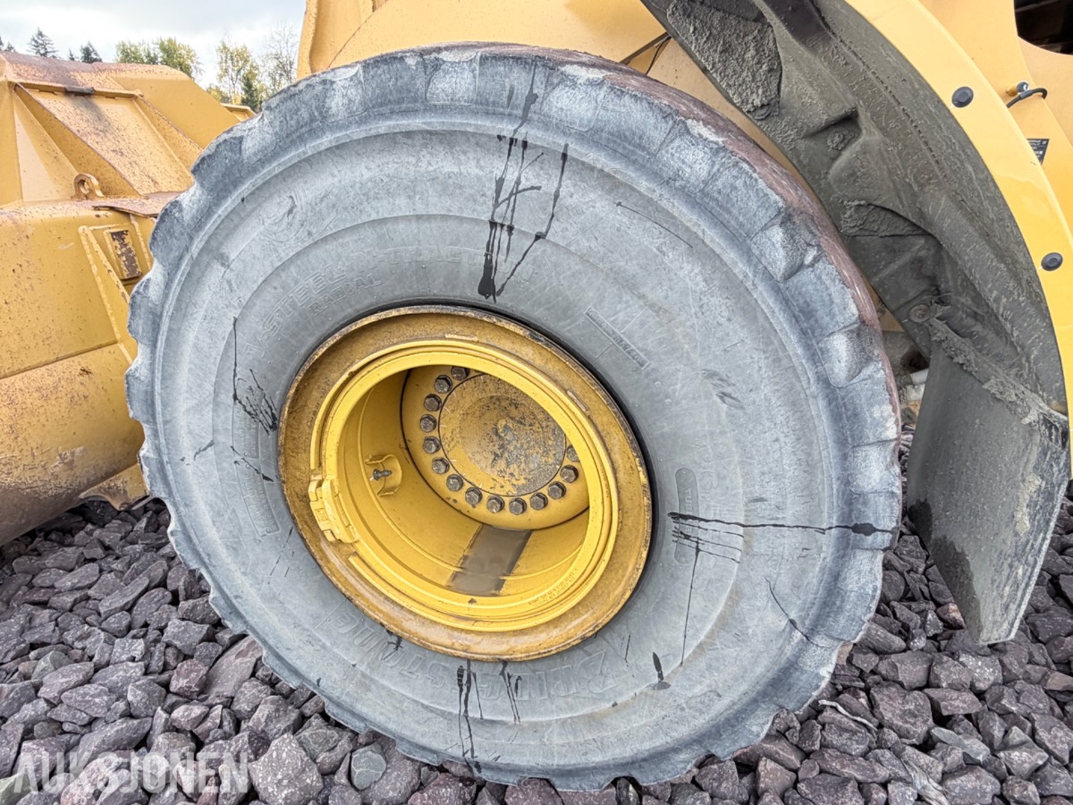 2020 Cat 966M hjullaster m/skuffe – sentralsmøring – vekt m/skriver – joystick-styring