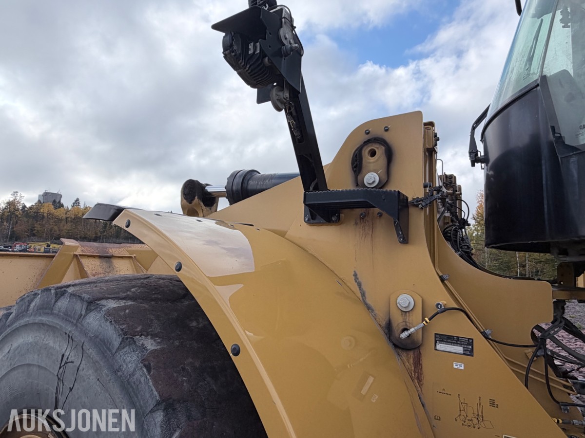2020 Cat 966M hjullaster m/skuffe – sentralsmøring – vekt m/skriver – joystick-styring
