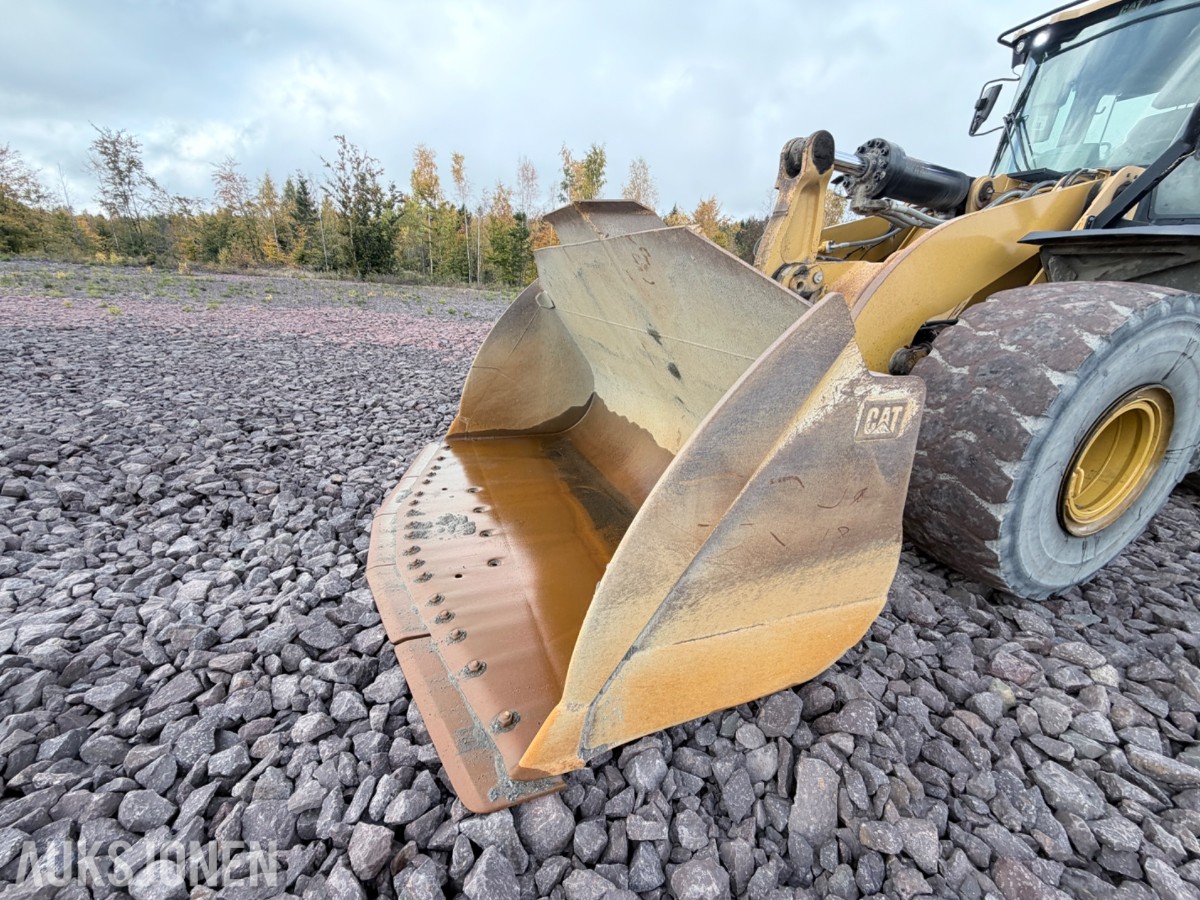 2020 Cat 966M hjullaster m/skuffe – sentralsmøring – vekt m/skriver – joystick-styring