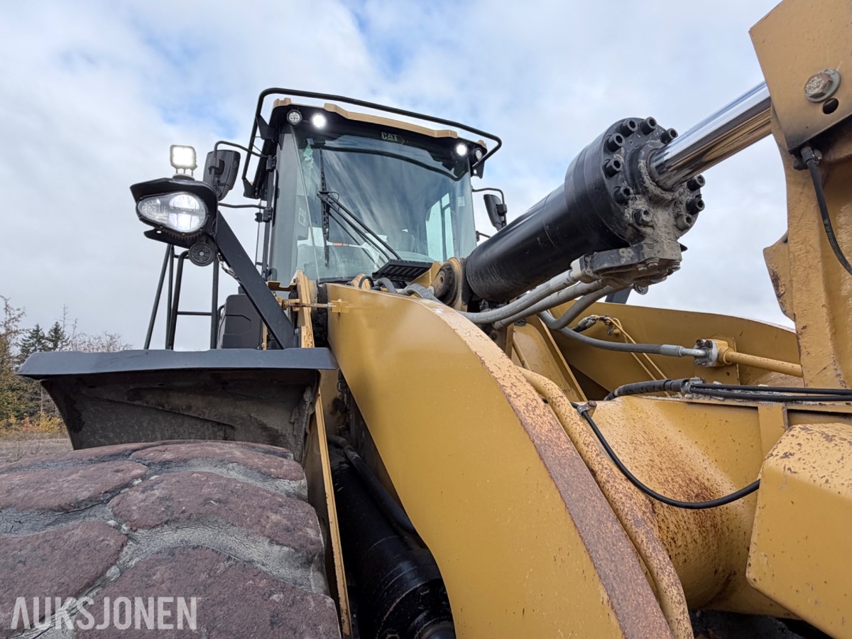 2020 Cat 966M hjullaster m/skuffe – sentralsmøring – vekt m/skriver – joystick-styring