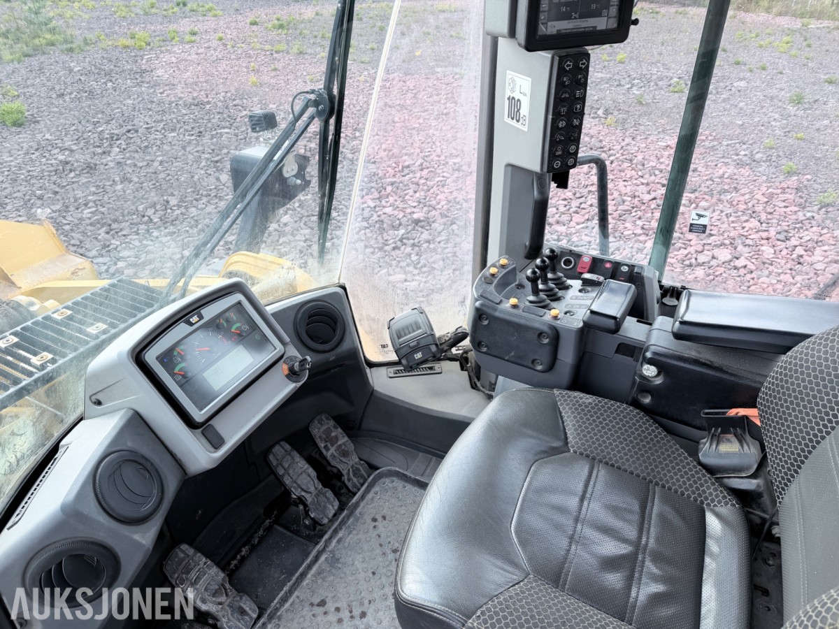 2020 Cat 966M hjullaster m/skuffe – sentralsmøring – vekt m/skriver – joystick-styring
