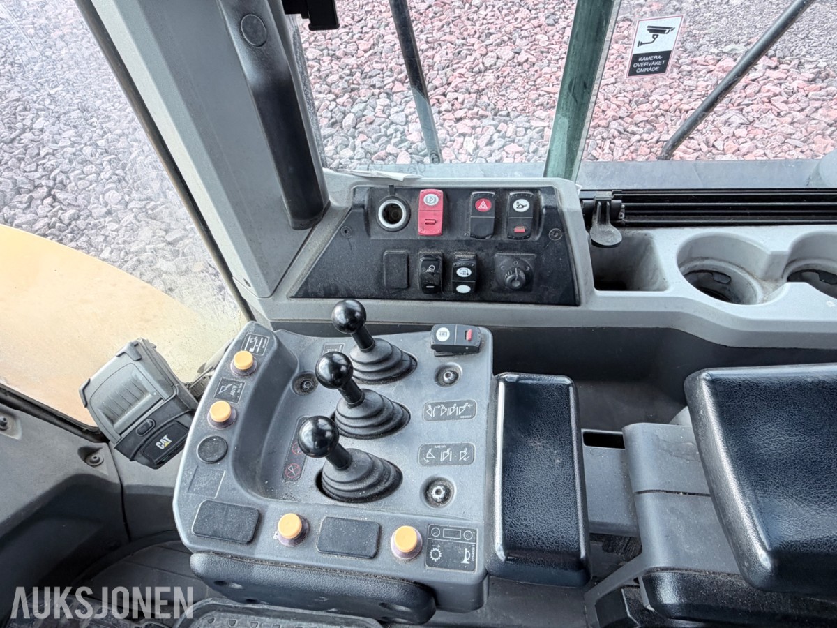 2020 Cat 966M hjullaster m/skuffe – sentralsmøring – vekt m/skriver – joystick-styring