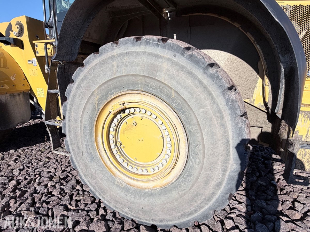 2019 Cat 982M hjullaster med skuffe 7,8 m³