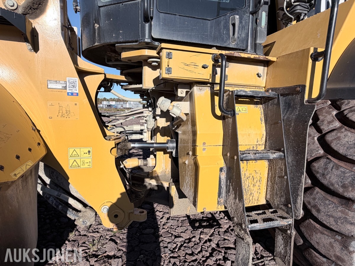 2019 Cat 982M hjullaster med skuffe 7,8 m³