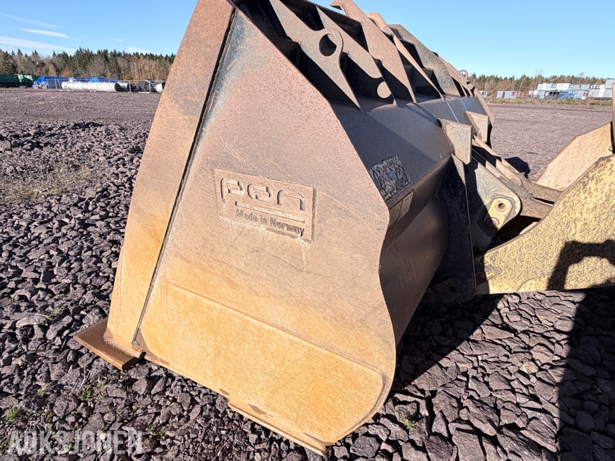 2019 Cat 982M hjullaster med skuffe 7,8 m³