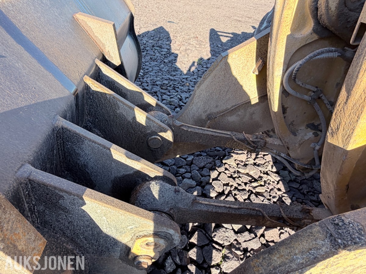 2019 Cat 982M hjullaster med skuffe 7,8 m³