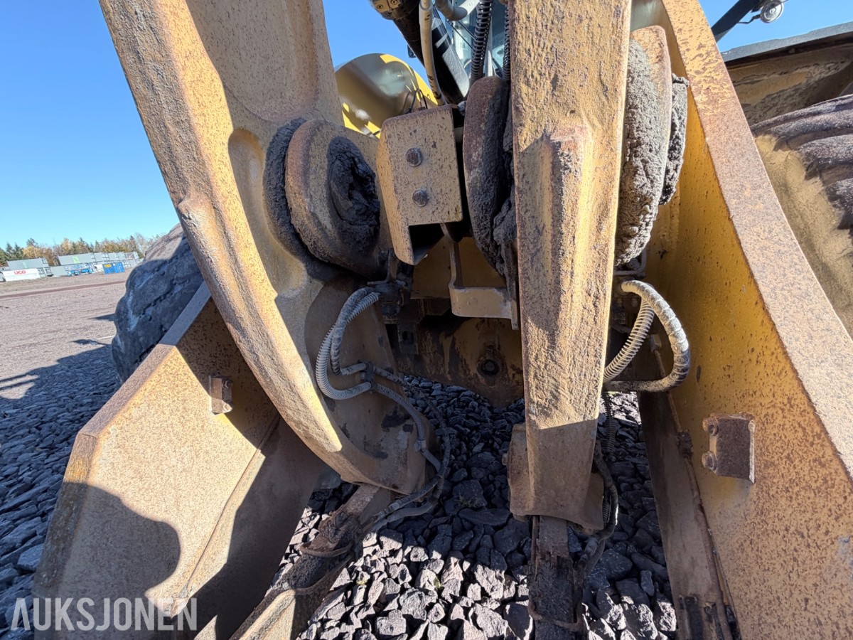 2019 Cat 982M hjullaster med skuffe 7,8 m³