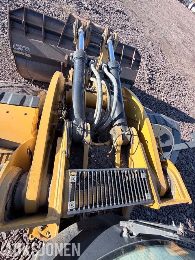 2019 Cat 982M hjullaster med skuffe 7,8 m³