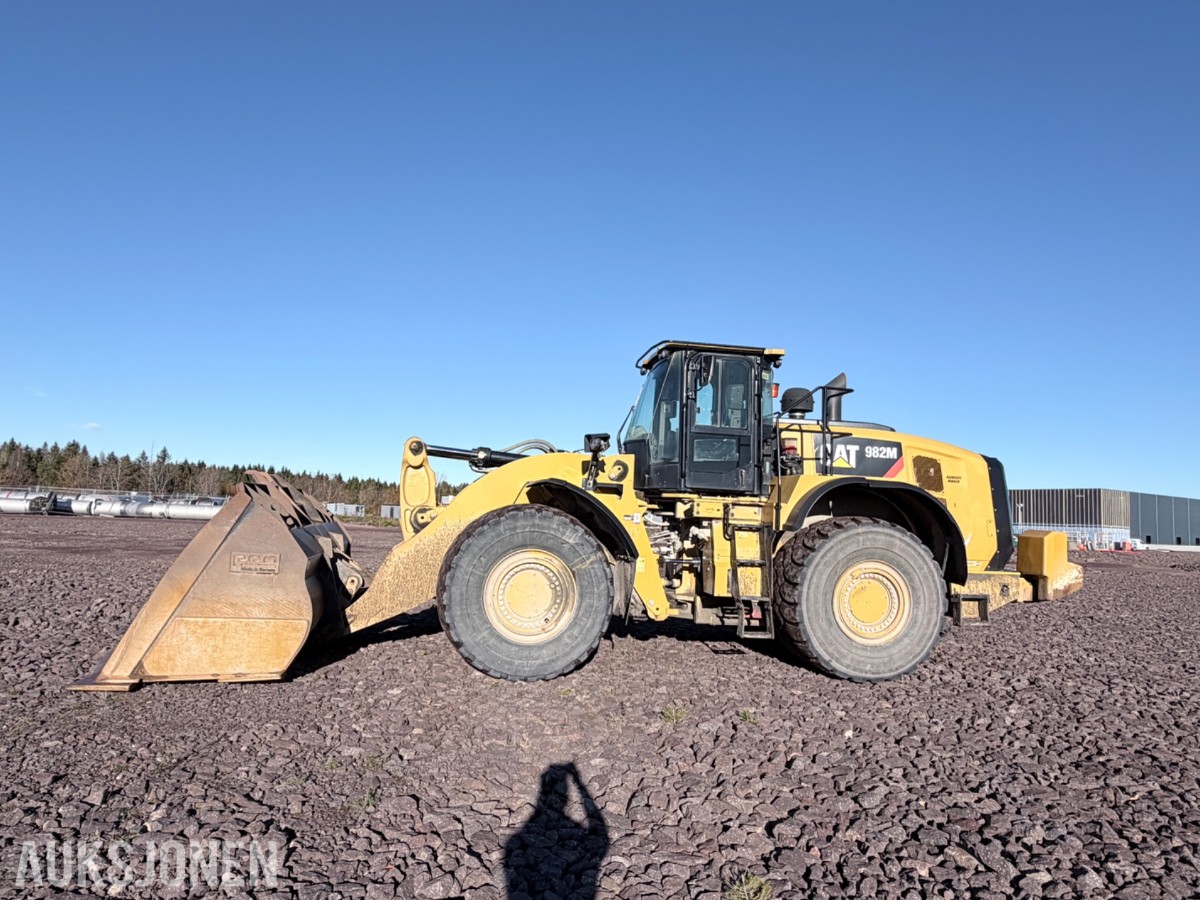 2019 Cat 982M hjullaster med skuffe 7,8 m³