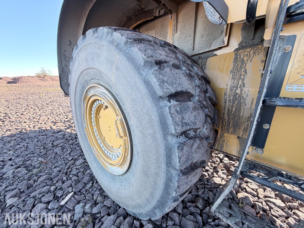 2019 Cat 982M hjullaster med skuffe 7,8 m³