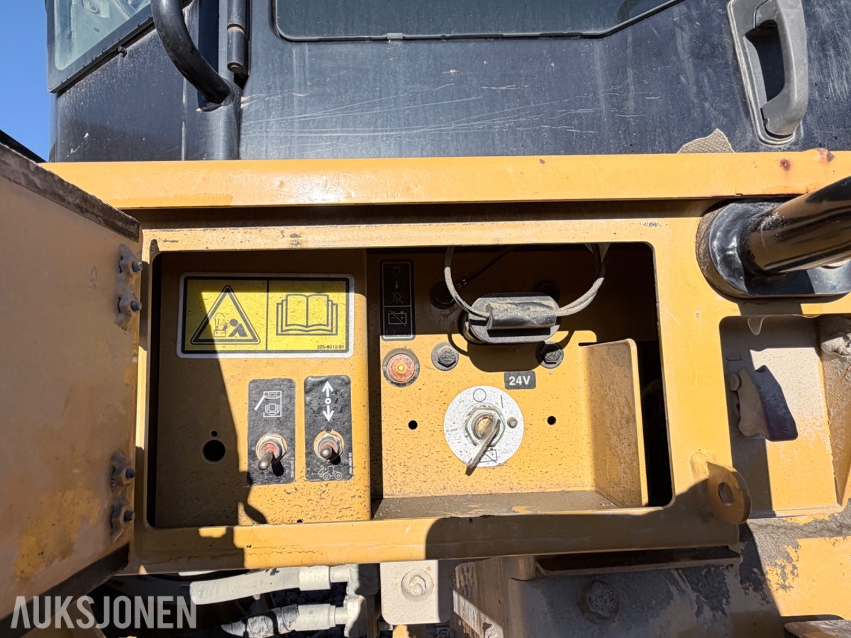 2019 Cat 982M hjullaster med skuffe 7,8 m³