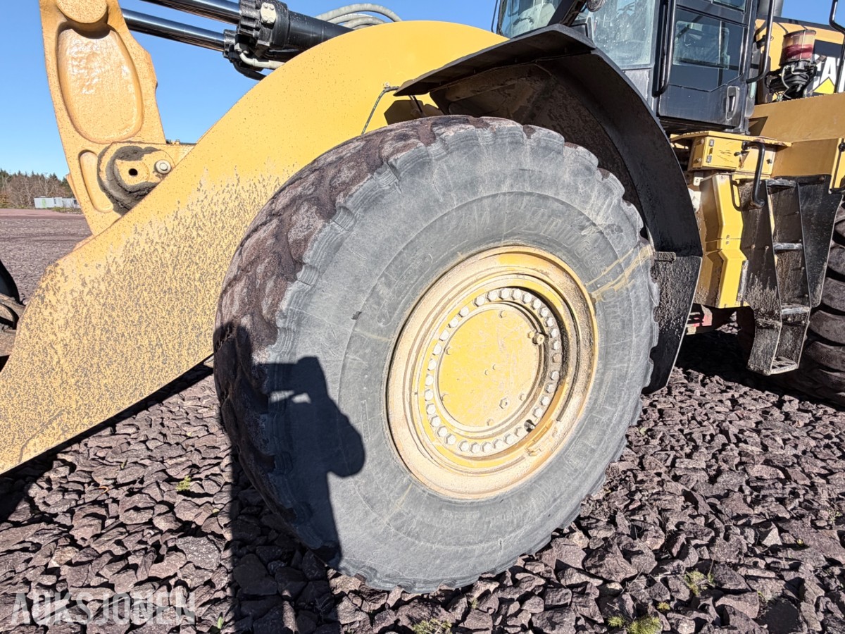 2019 Cat 982M hjullaster med skuffe 7,8 m³