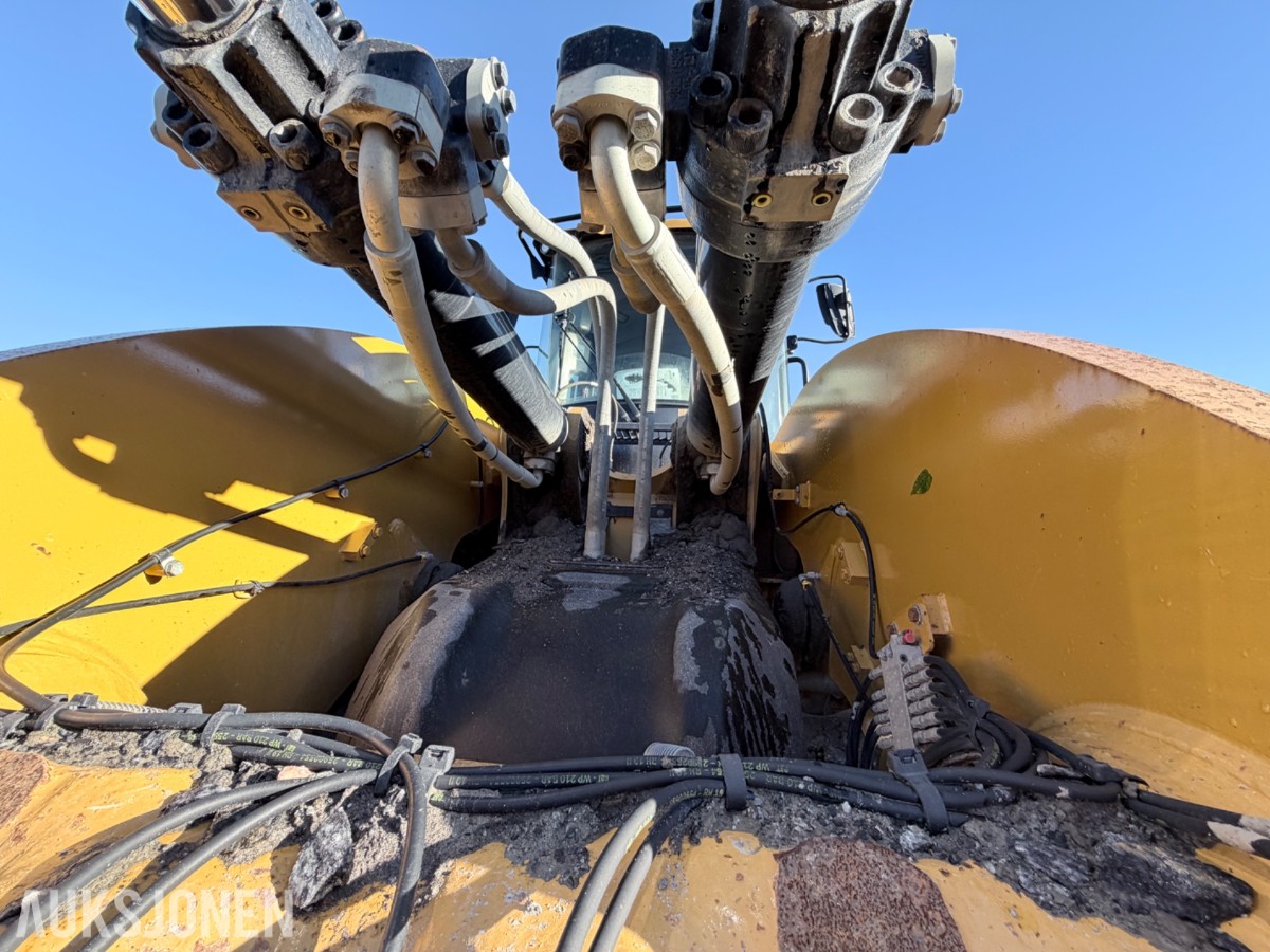 2019 Cat 982M hjullaster med skuffe 7,8 m³