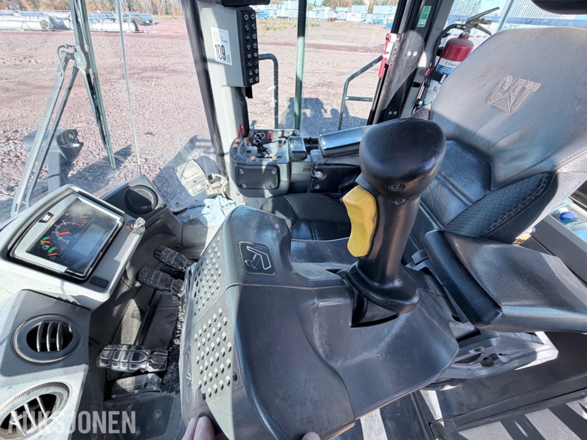 2019 Cat 982M hjullaster med skuffe 7,8 m³