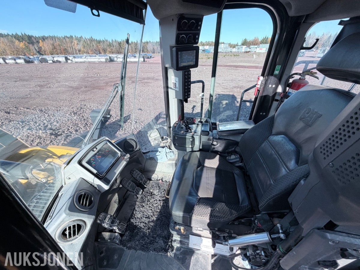 2019 Cat 982M hjullaster med skuffe 7,8 m³