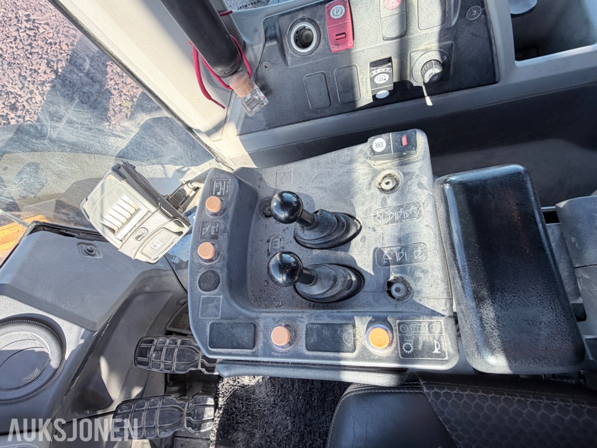 2019 Cat 982M hjullaster med skuffe 7,8 m³