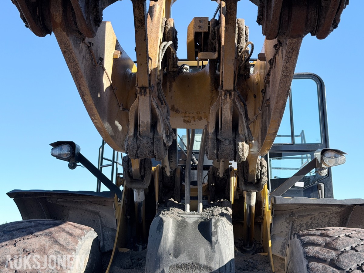 2019 Cat 982M hjullaster med skuffe 7,8 m³